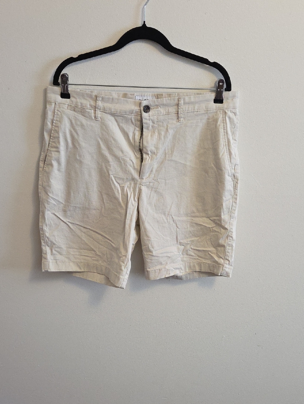 Goodfellow & Co Cream Flat-Front Chino Shorts